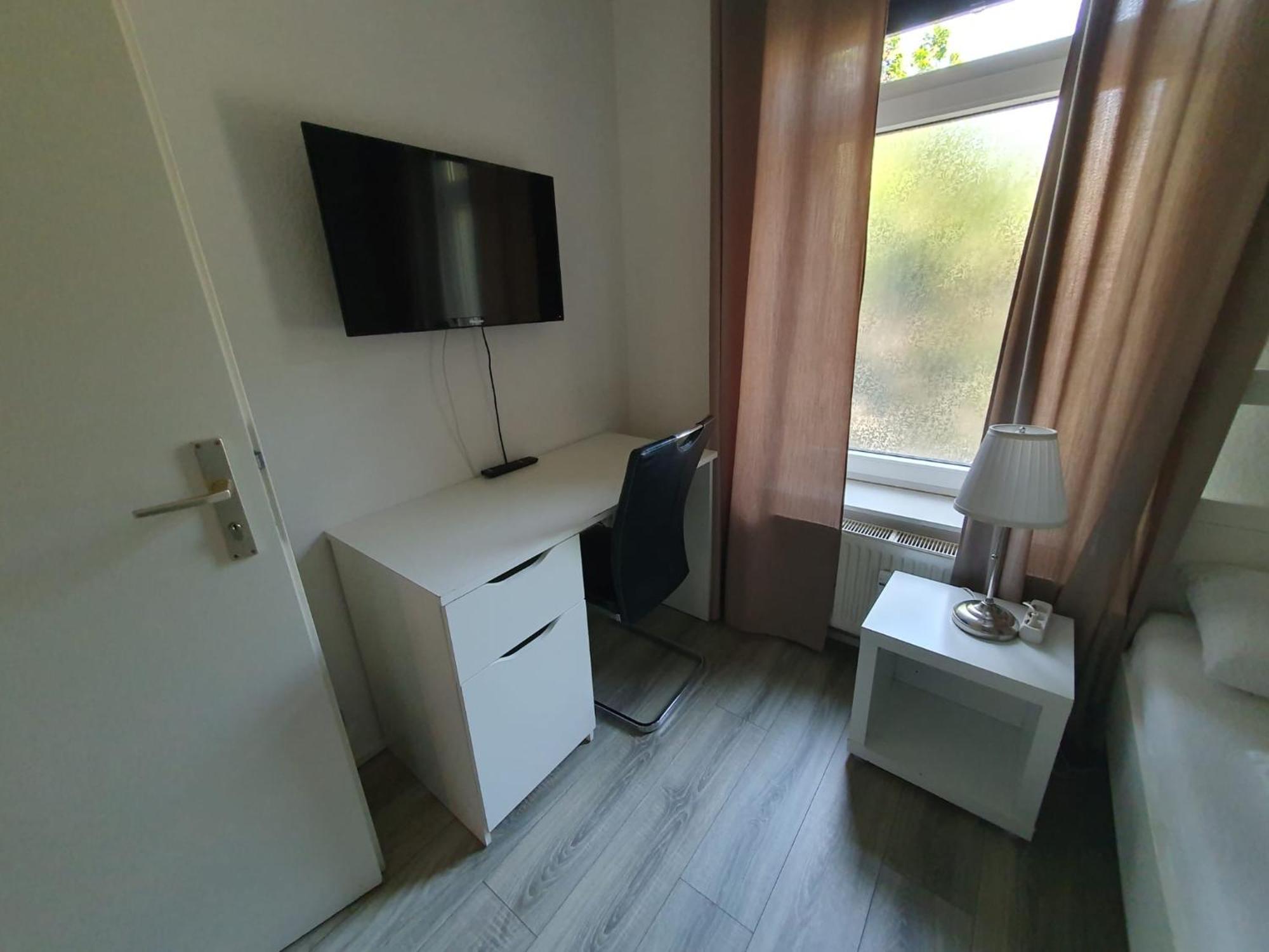 1 Hildesheimer Str.357,1.og, 3 X Sz, Apartment